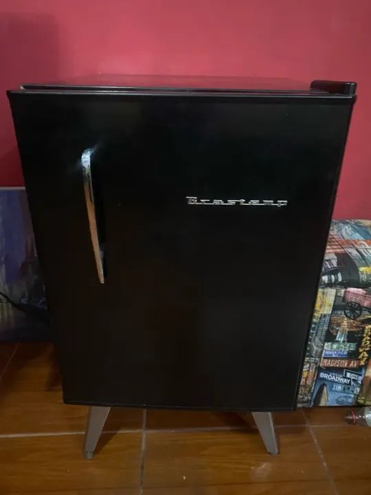 Frigobar Brastemp retrô preto - Foto 2