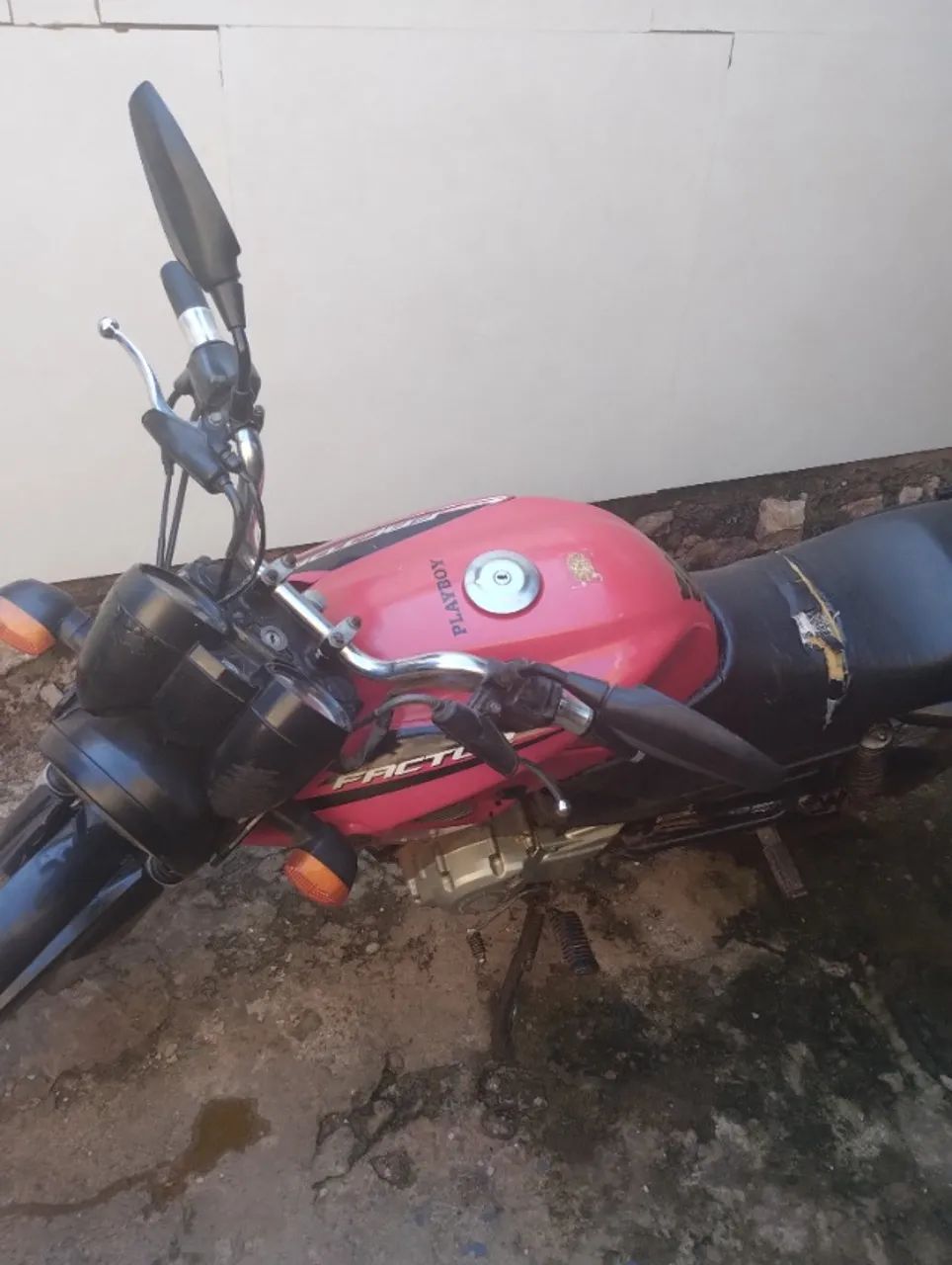 Moto de leilão rodando pra todo lado