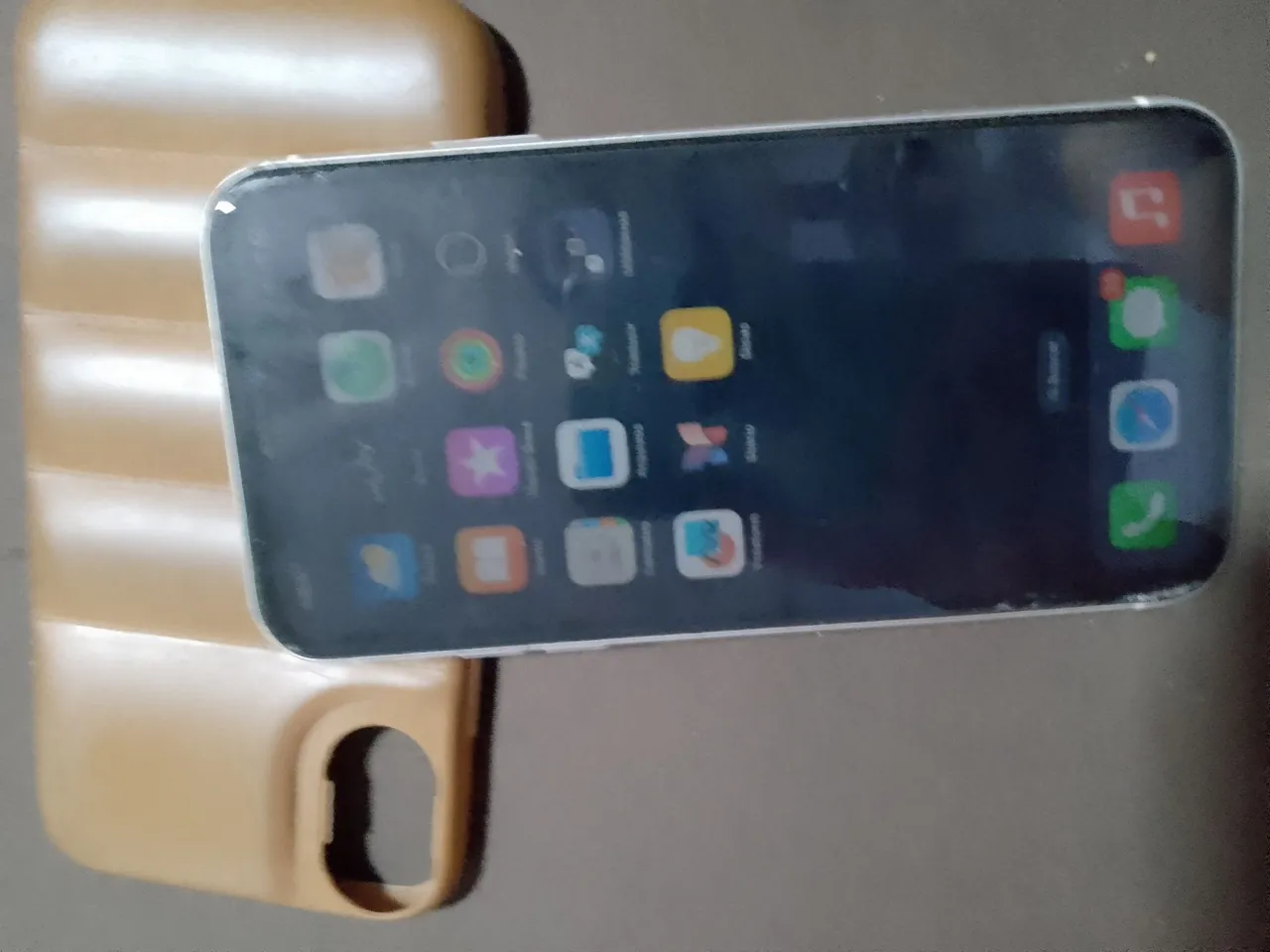 iPhone XR ,128 gigas.