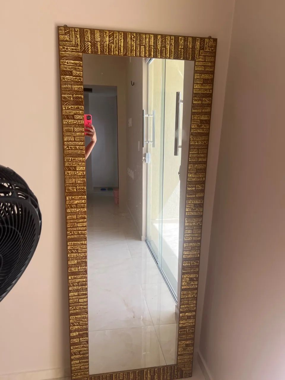 Espelho decorativo com moldura dourada - Foto 4