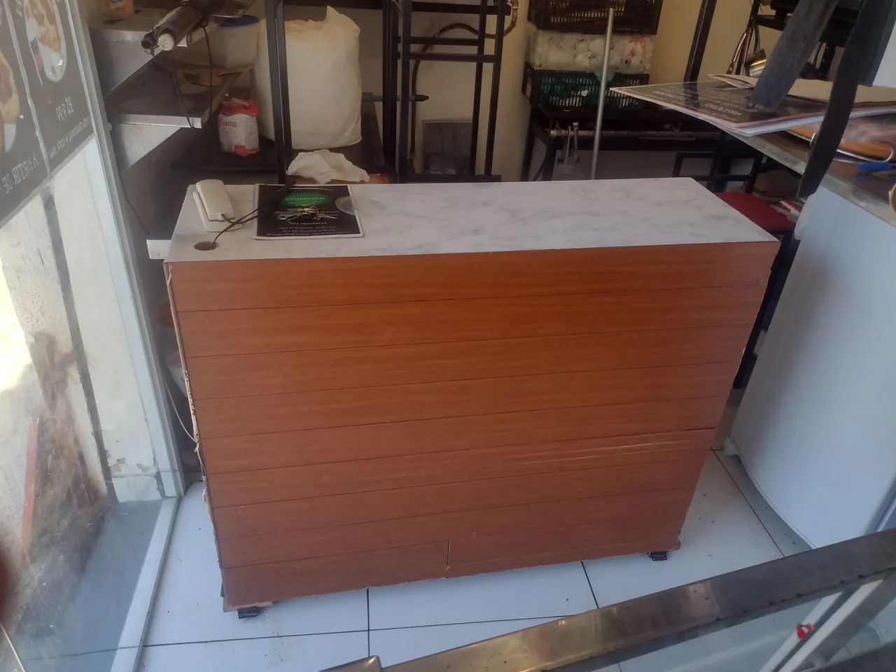 Balcão / armário para comércio ou escritório, robusto.