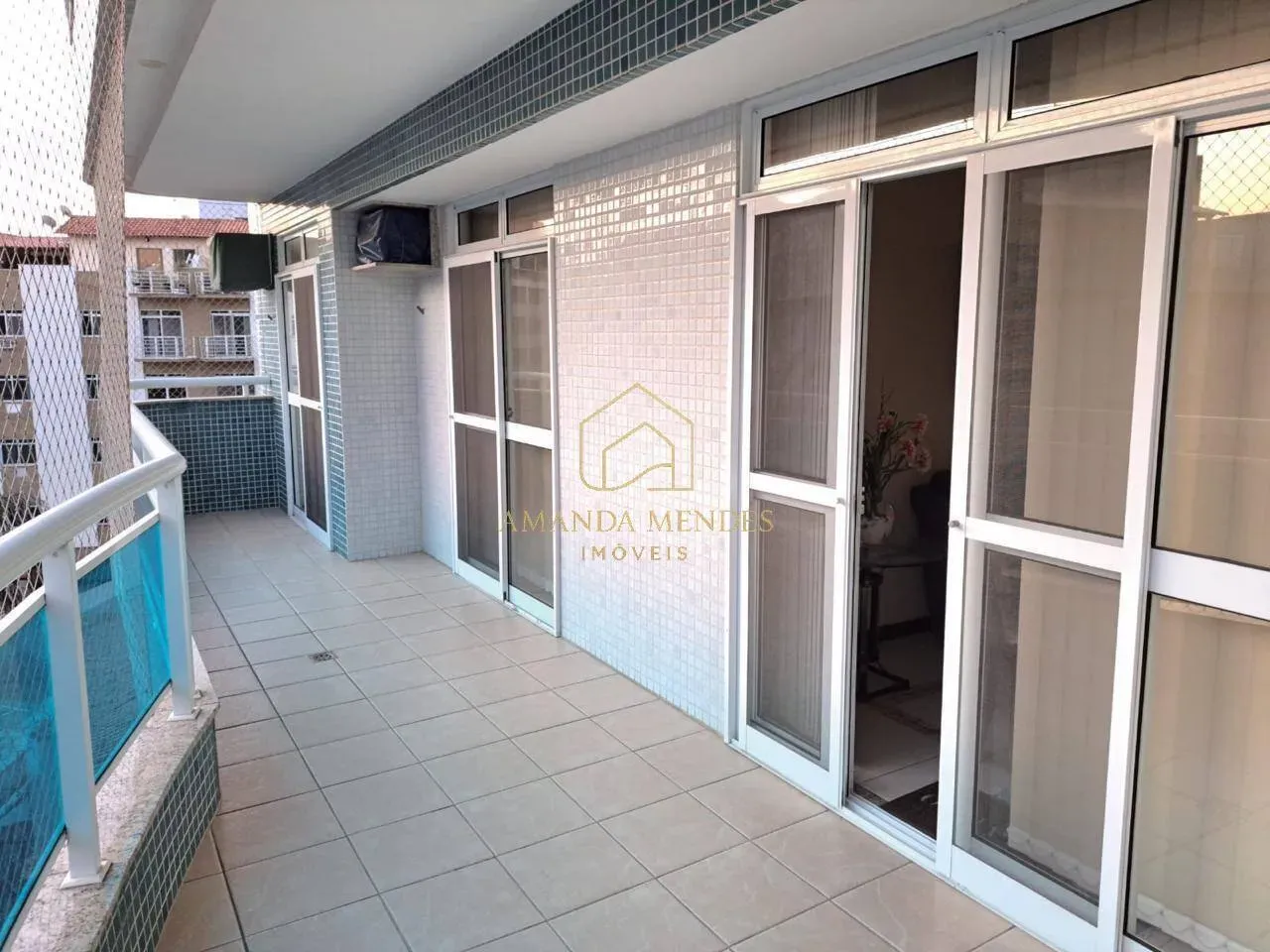 Praia do Forte Cabo Frio/RJ Apartamento à venda com 3 quartos + dependência