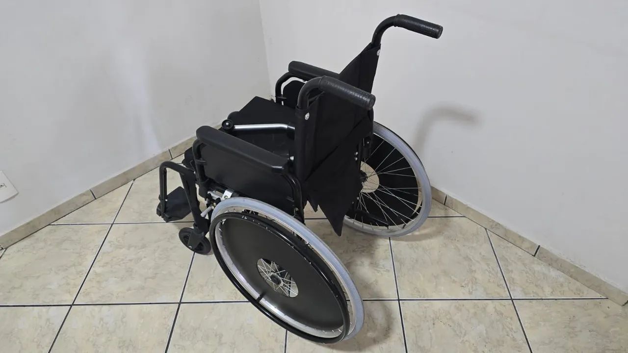 Cadeira de roda desmontável 