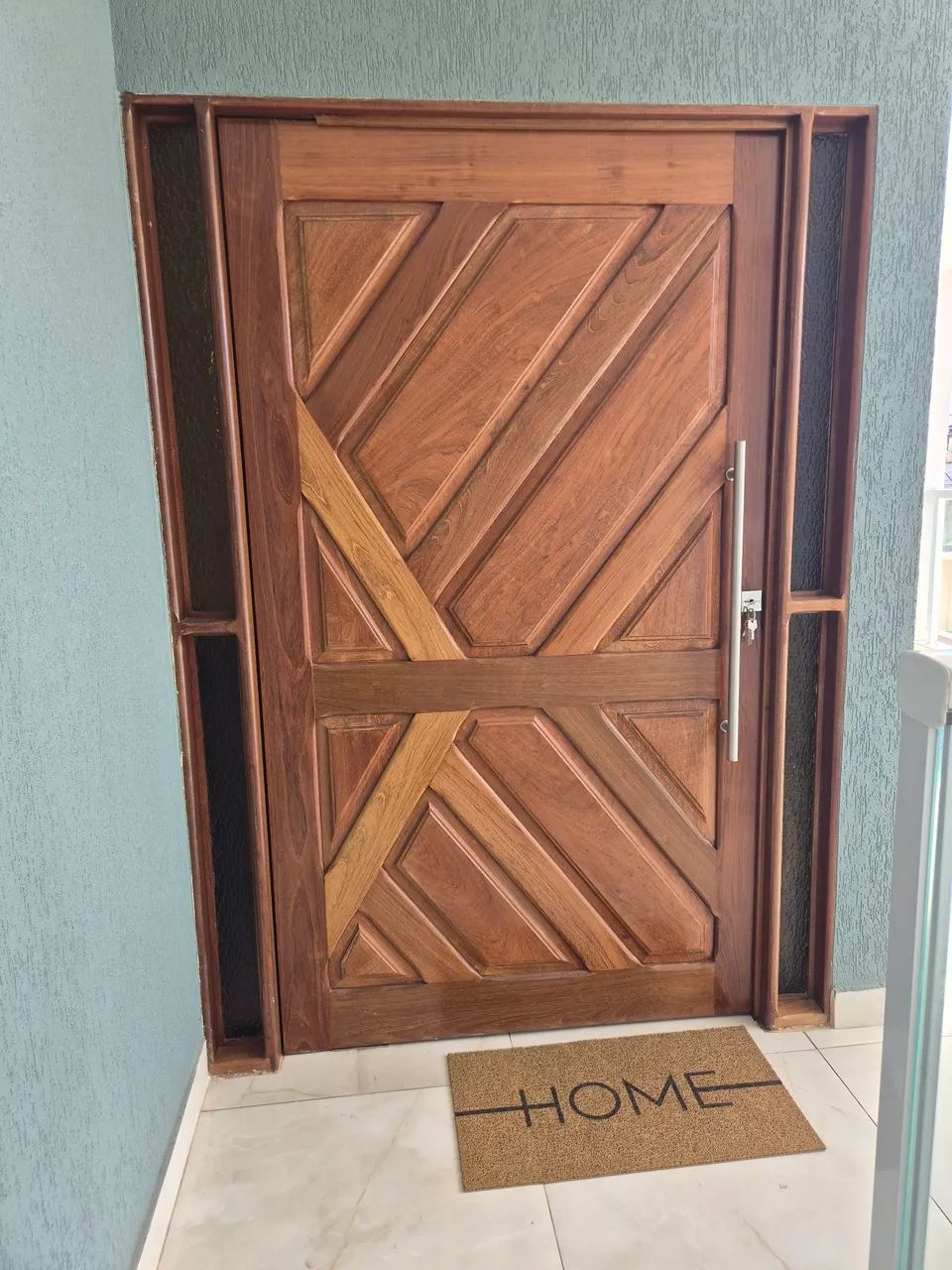 Vende-se imóvel em 1° Andar com portão de garagem com comando eletrônico.  - Foto 4