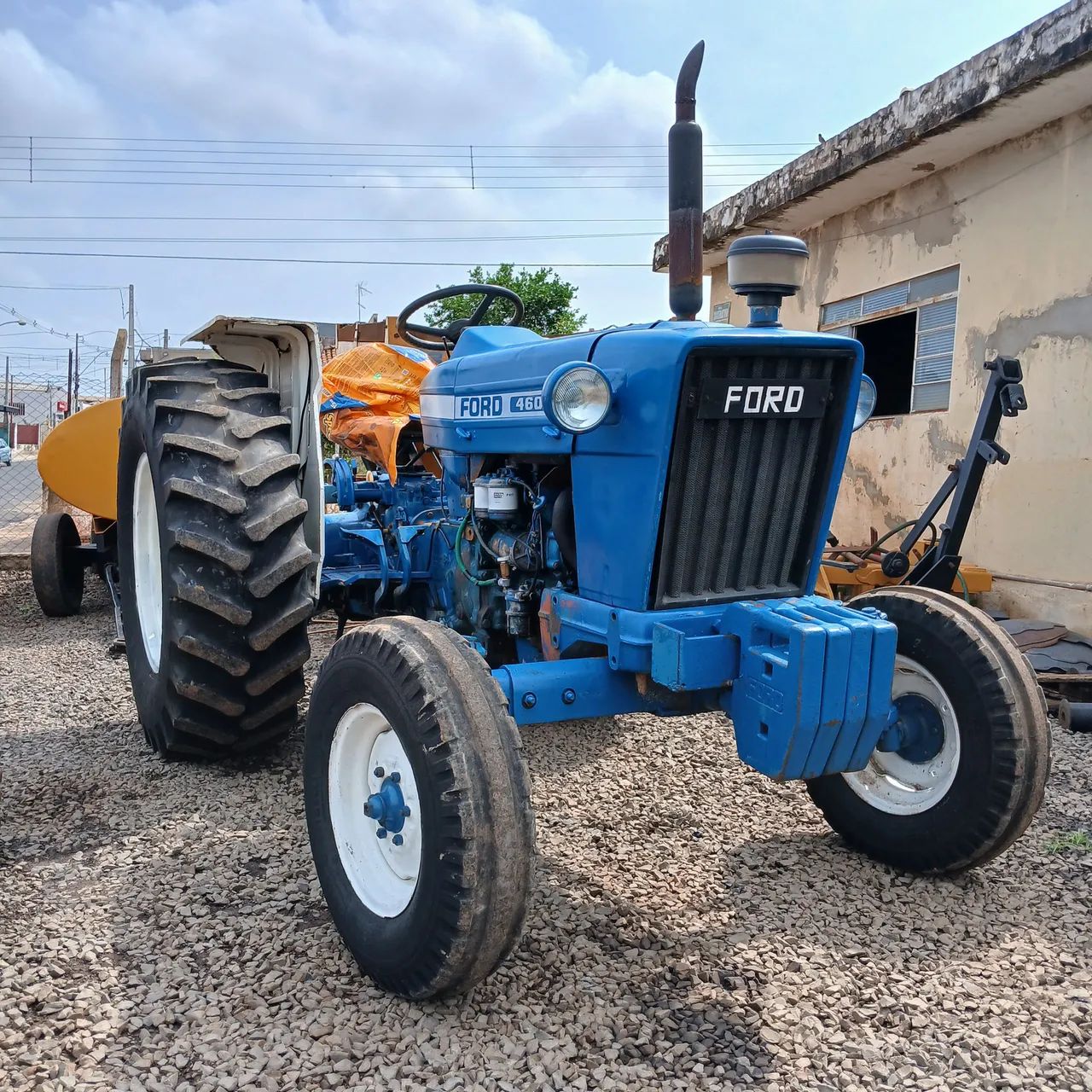 Trator Ford 4600 - Tratores e máquinas agrícolas - Taiaçu