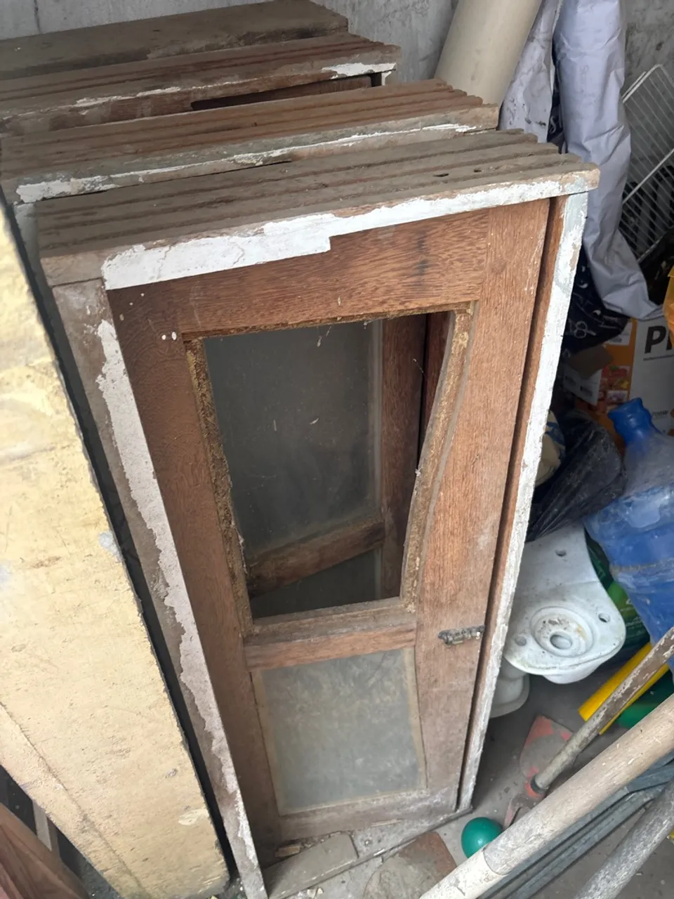 Vendo 4 Certeira de madeira antiga com vidro por 350,00