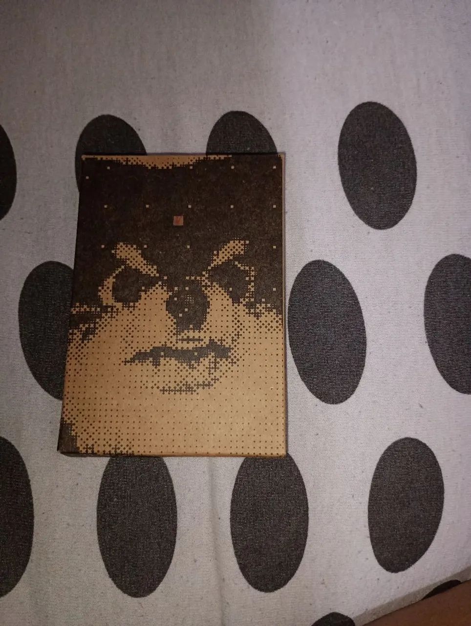 Álbum Layover versão NO POB 