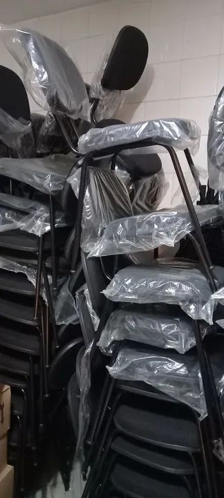 Cadeira de Metal com Encosto Estofado - Preta - Foto 2