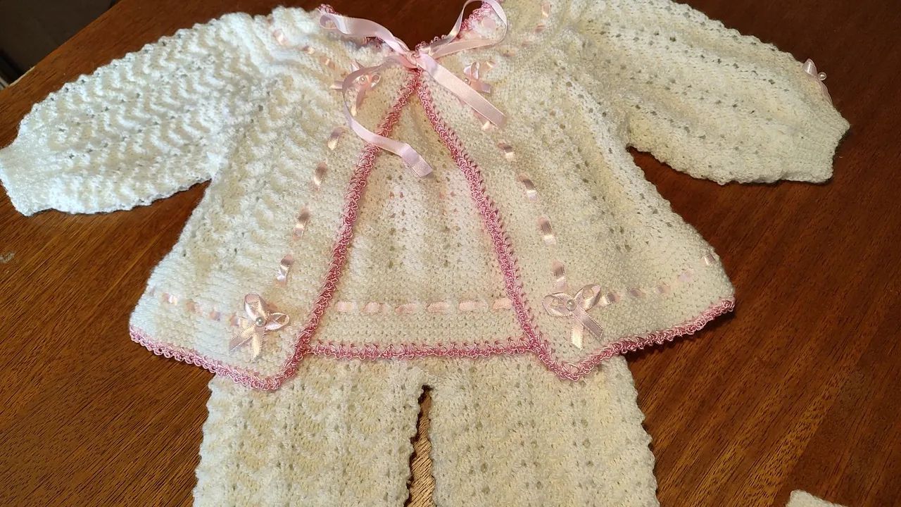 Conjunto de Tricô para Bebê - Delicado e Charmoso
