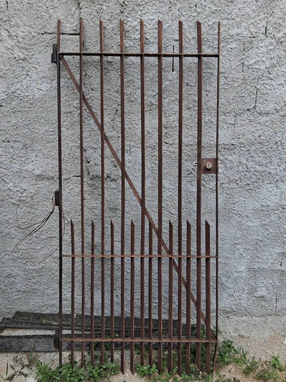 Portão usado só pegar e instalar 64842090102274120