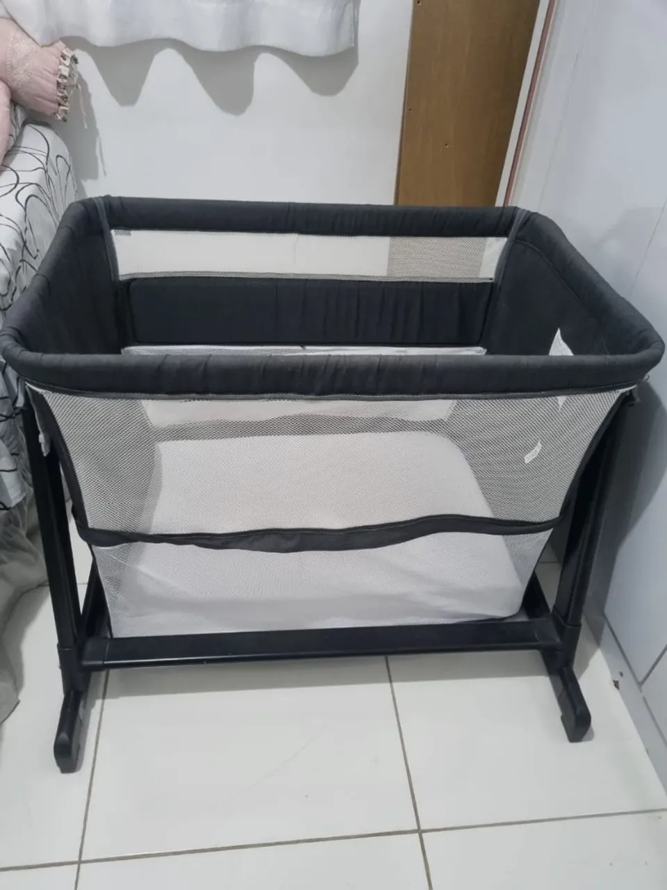 Berço Portátil com Tela de Proteção