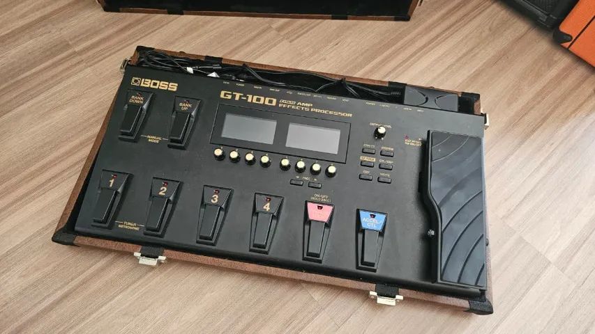 BOSS GT-100 + Case rígido / Base - Instrumentos musicais - Gleba