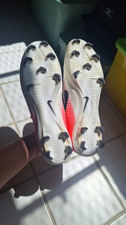 Chuteira Campo NIKE Mercurial Vapor Rosa - Performance e Estilo no Campo - Foto 3