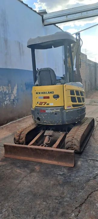 Mini escavadeira New Holland E27.5 - Foto 2