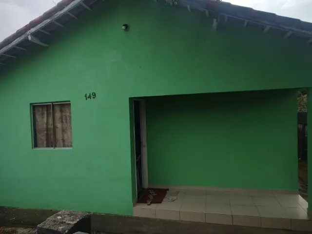 CASA COM GRANDE QUINTAL