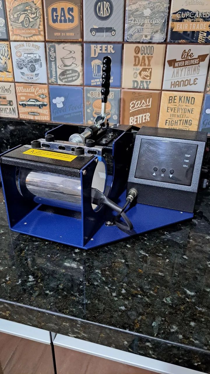Máquina de estampar canecas