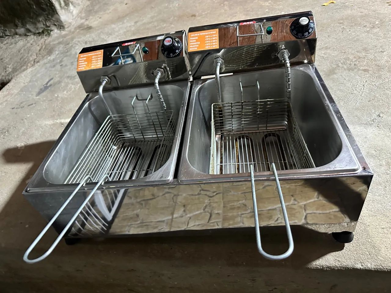 Fritadeira Dupla Industrial - 2 Cubas - Foto 2