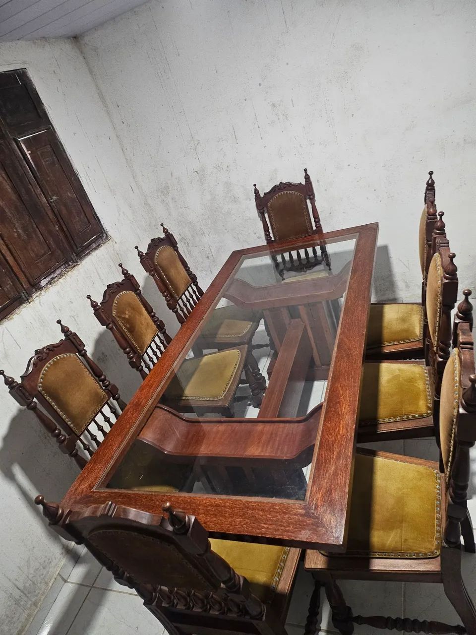 Vendo conjunto de mesa com 8 cadeiras antigo - Foto 3