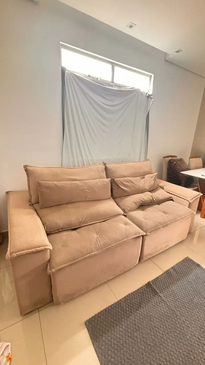 Sofá retrátil e reclinável 3 lugares super confortável - suede bege - Foto 2