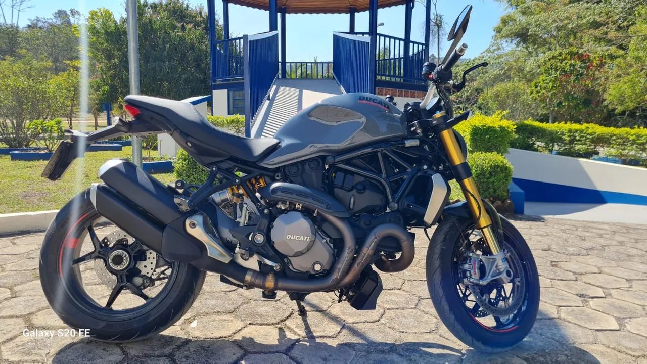 Ducati Monster 1200S