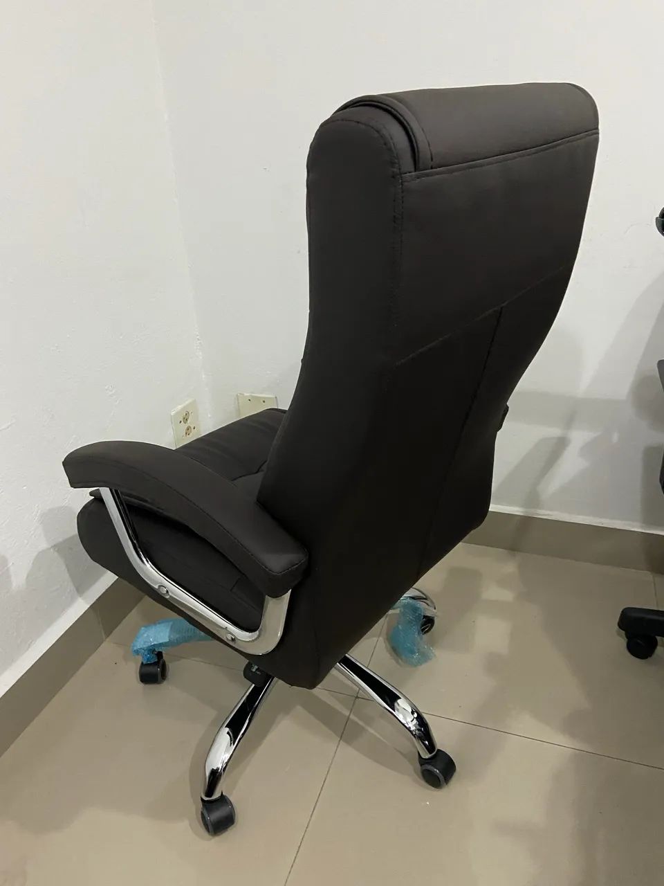 Cadeira molas ensacadas R$890,00 cada - Foto 4