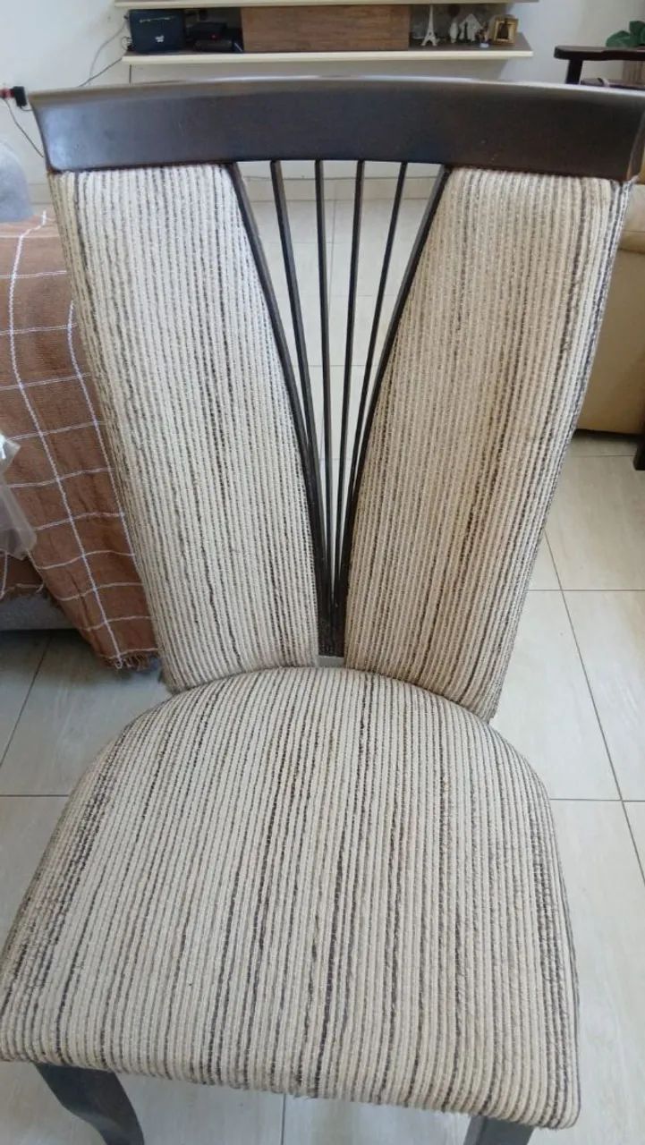 Sala de jantar  6 cadeiras ,vidro da mesa esta com adesivo branco. * tem conversa  - Foto 3