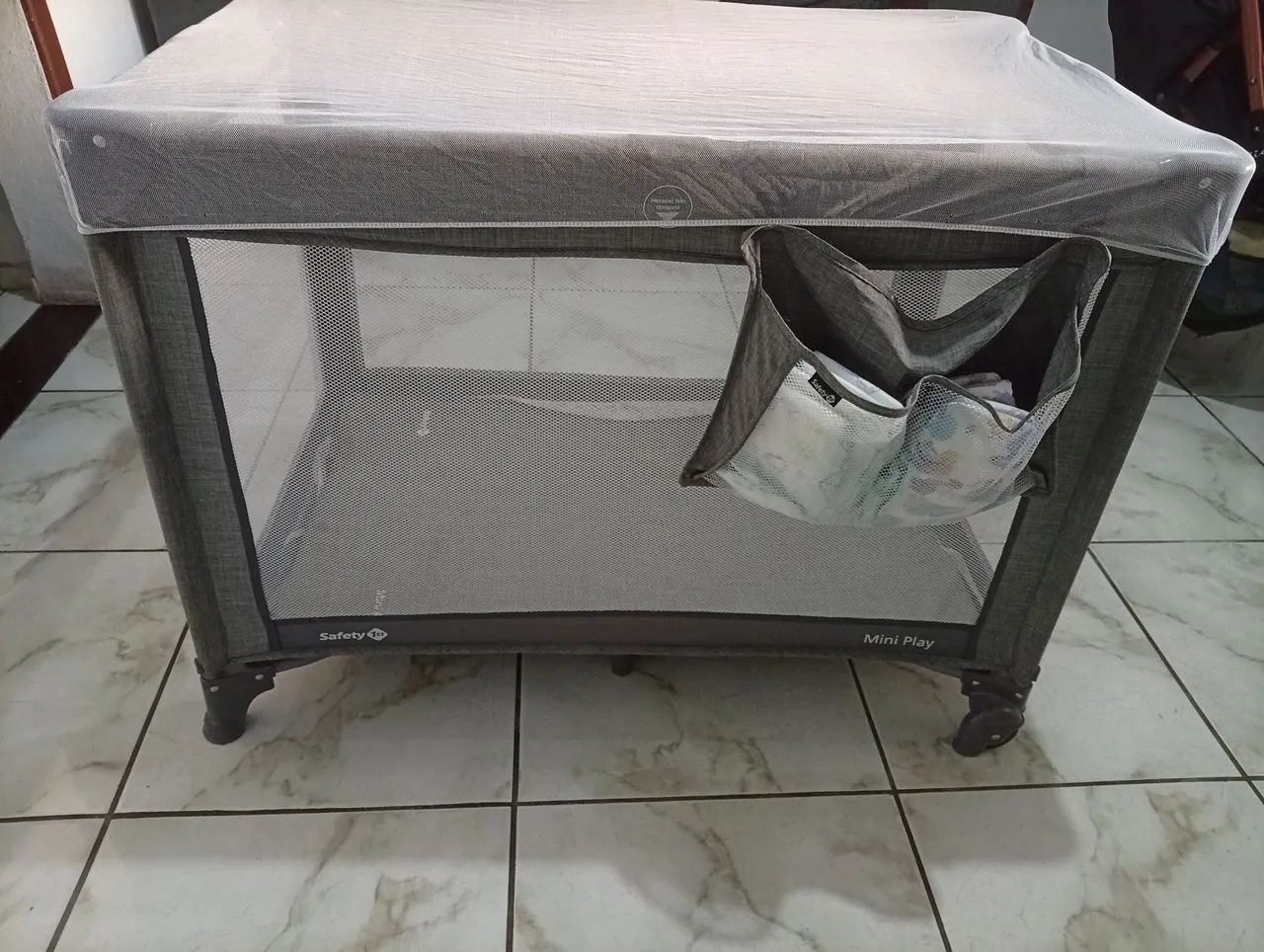 Vendo berço portátil com colchão  - Foto 4