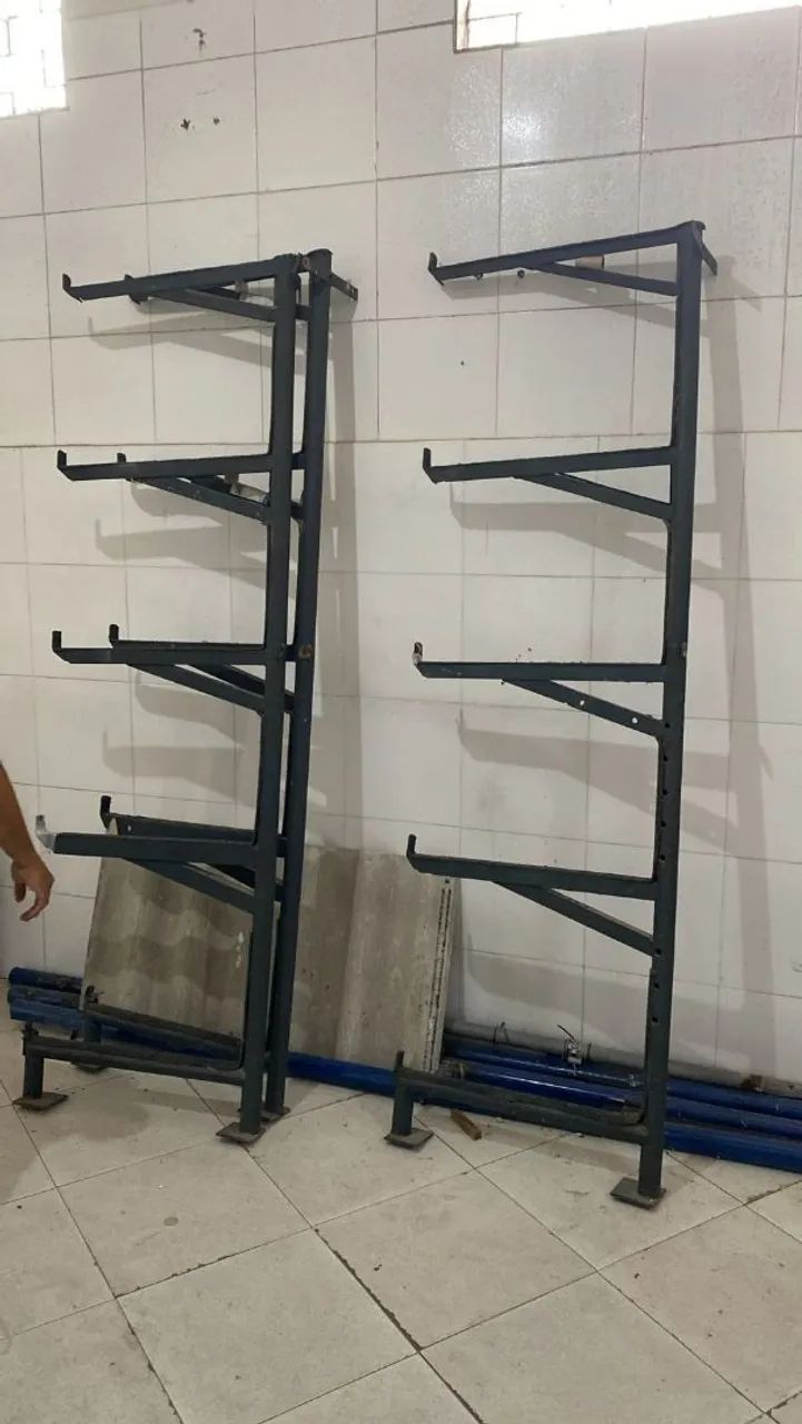 Suporte de parede para perfis de alumínio 