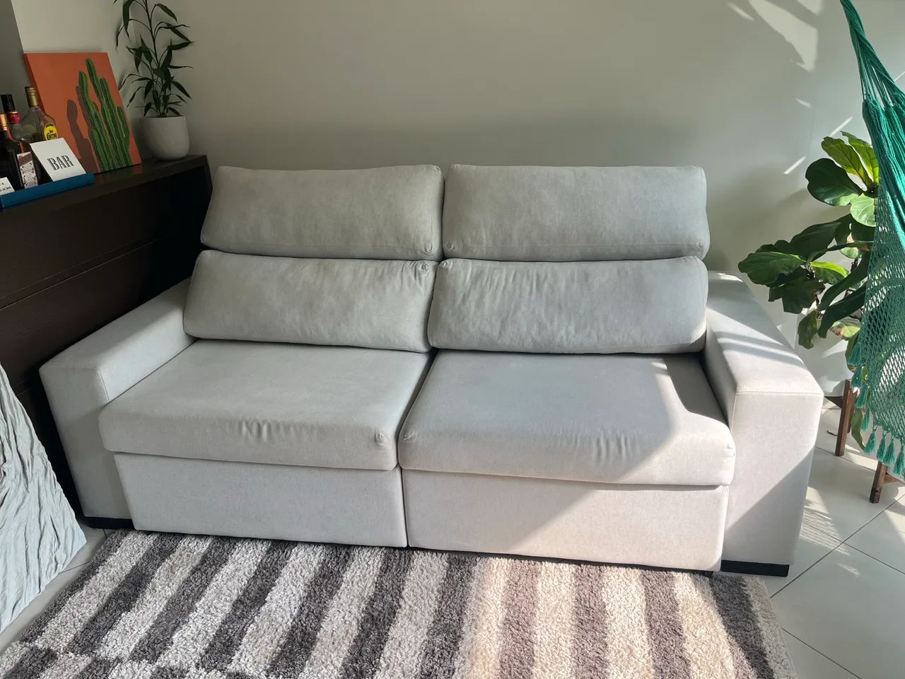 Sofa retrátil 4 lugares cinza claro - Foto 2