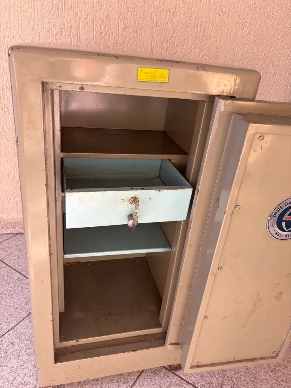 Vendo cofre concretado com chave e senha  - Foto 5