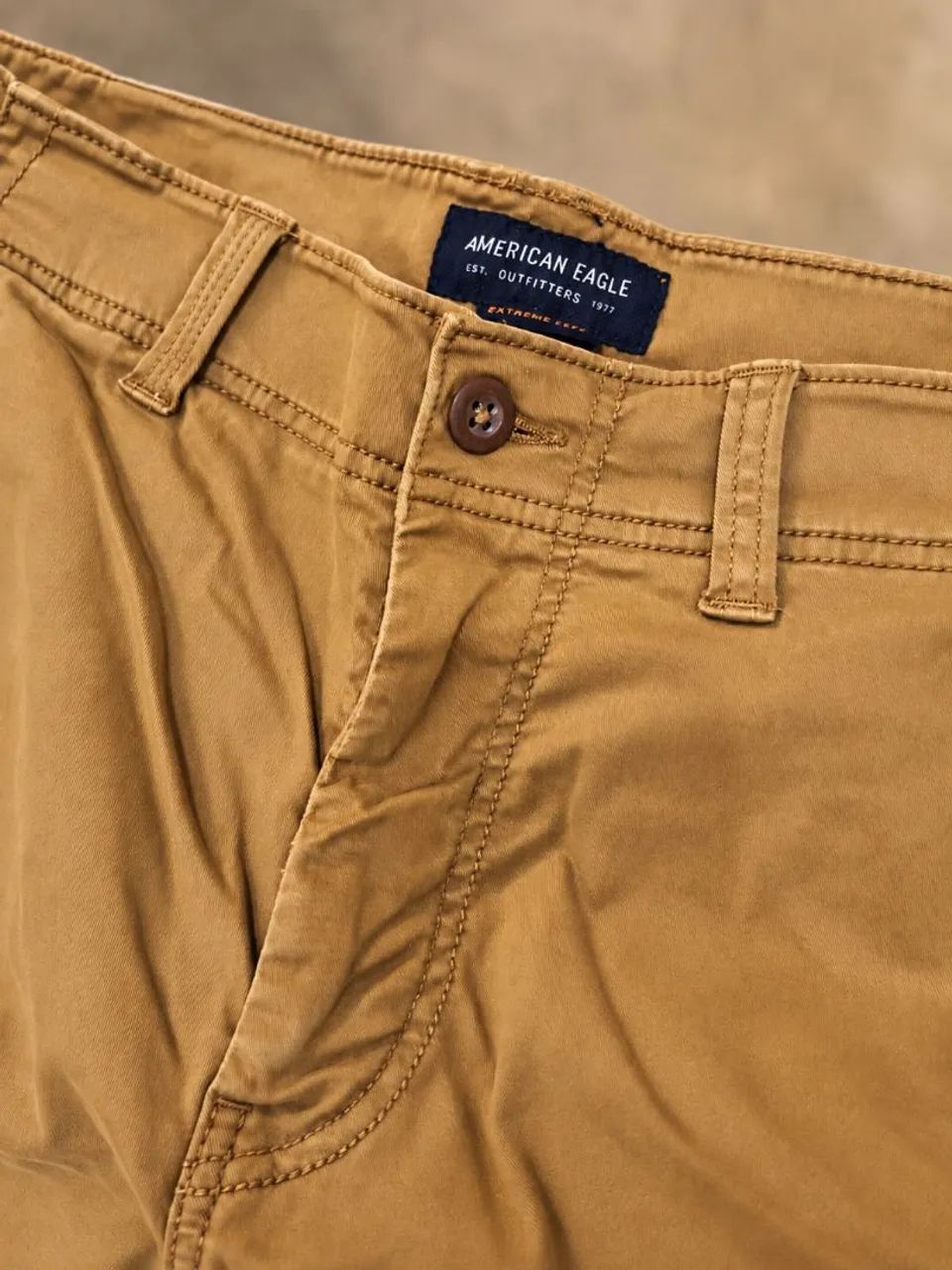 Bermuda cargo American Eagle 44 caramelo.  - Foto 2