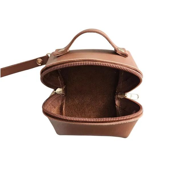 Mini Bolsa Em Courino Fechamento Zíper Duplo E Alça - Foto 4