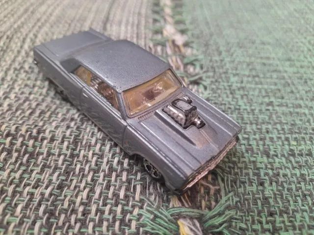 Carrinho Hot Wheels '64 Chevelle SS cinza
