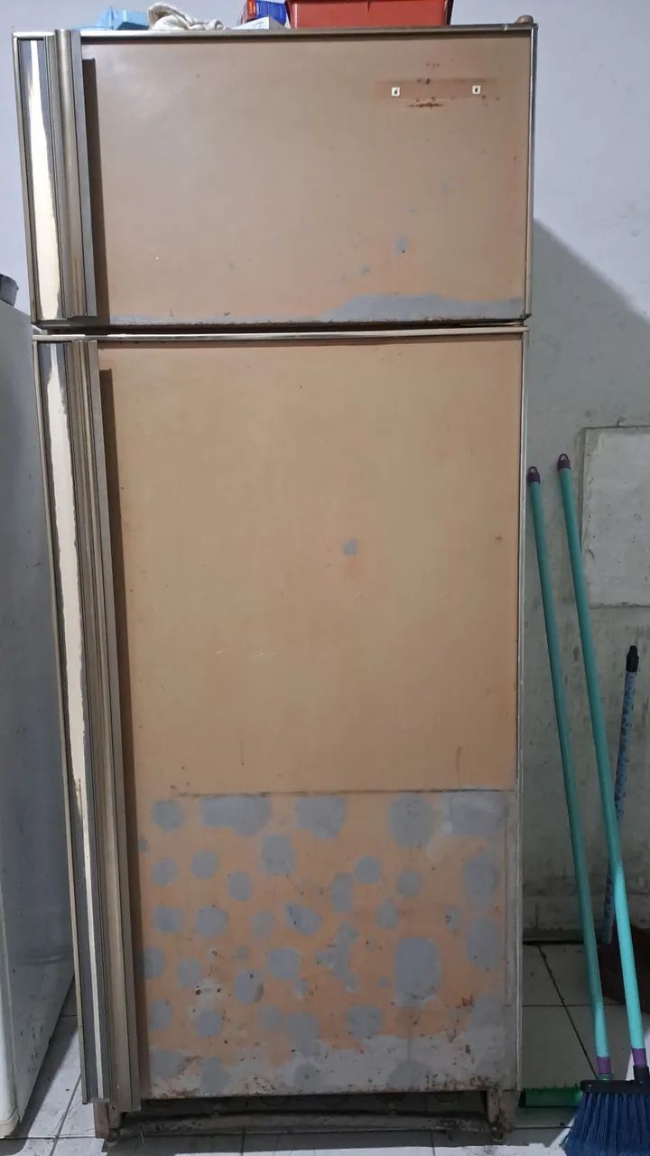 GELADEIRA ANTIGA