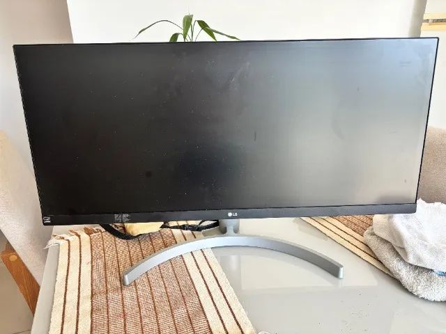 Monitor LG Ultrawide 21:9 - Usado