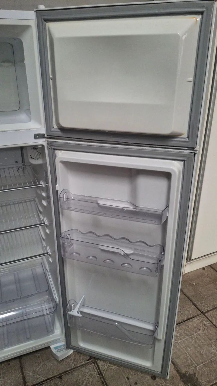 GELADEIRA ELECTROLUX DUPLEX DGELO SEMI-NOVA  - Foto 4