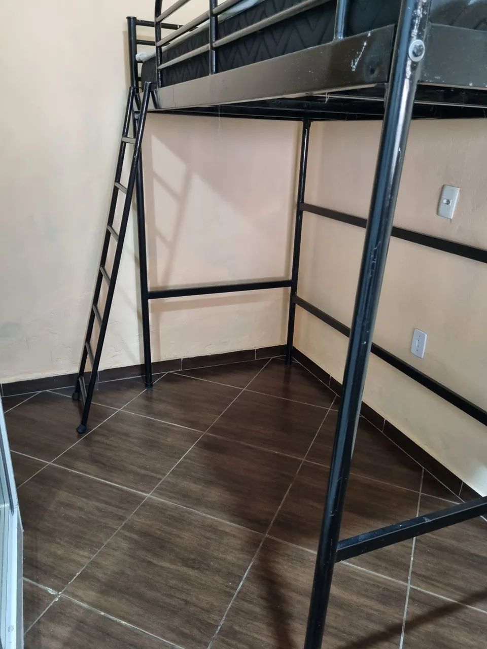 Cama suspensa de ferro - Foto 2