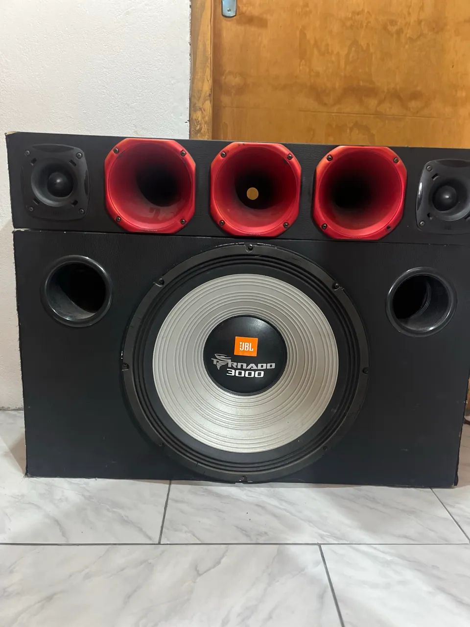 Caixa de som tornado 3000