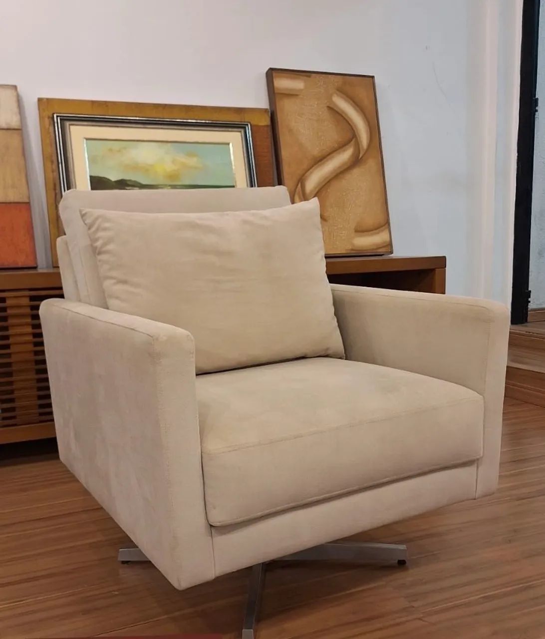 Poltrona giratória 467353998648954880
