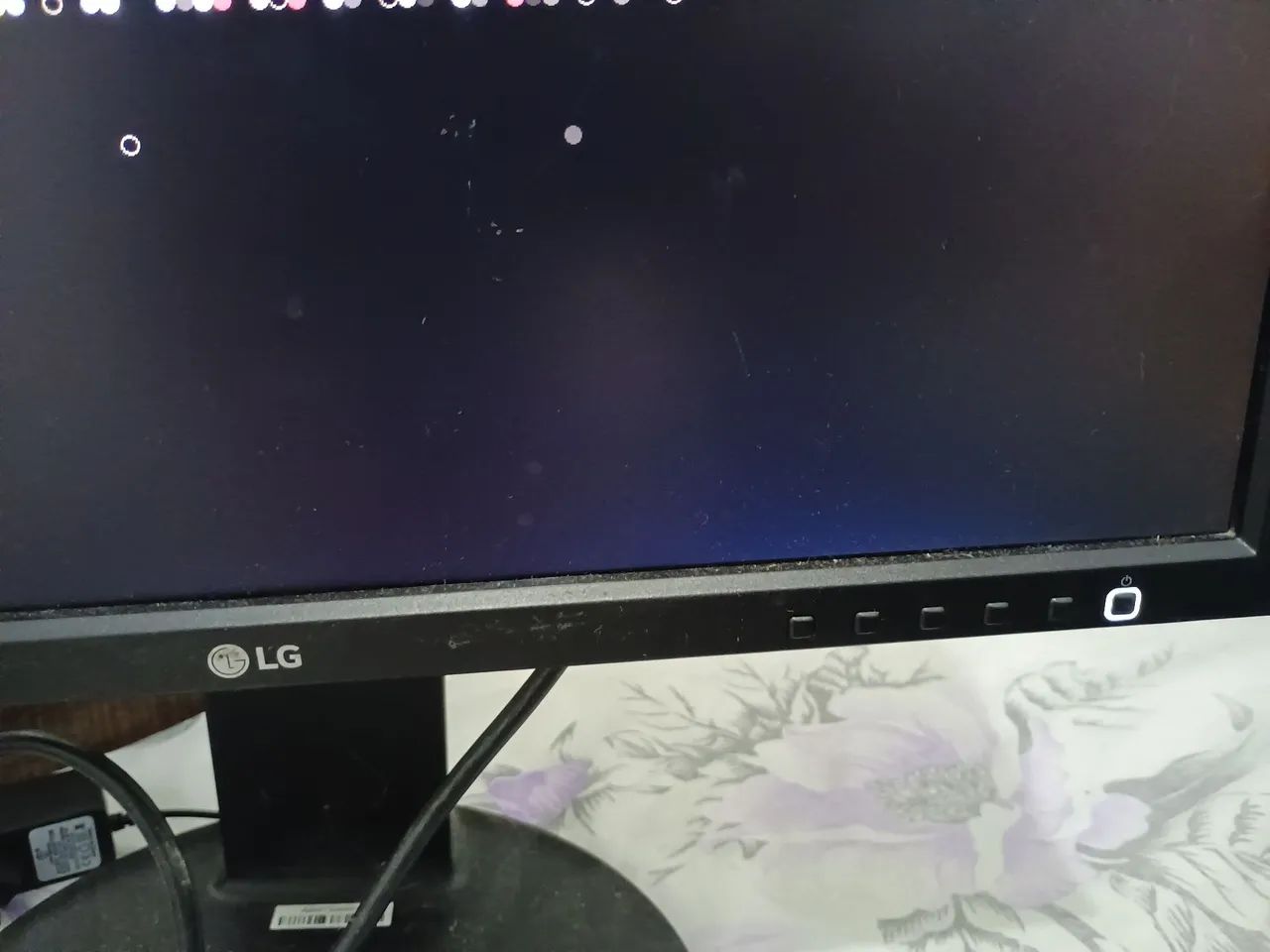 Monitor e alguns acessórios de computação  - Foto 4