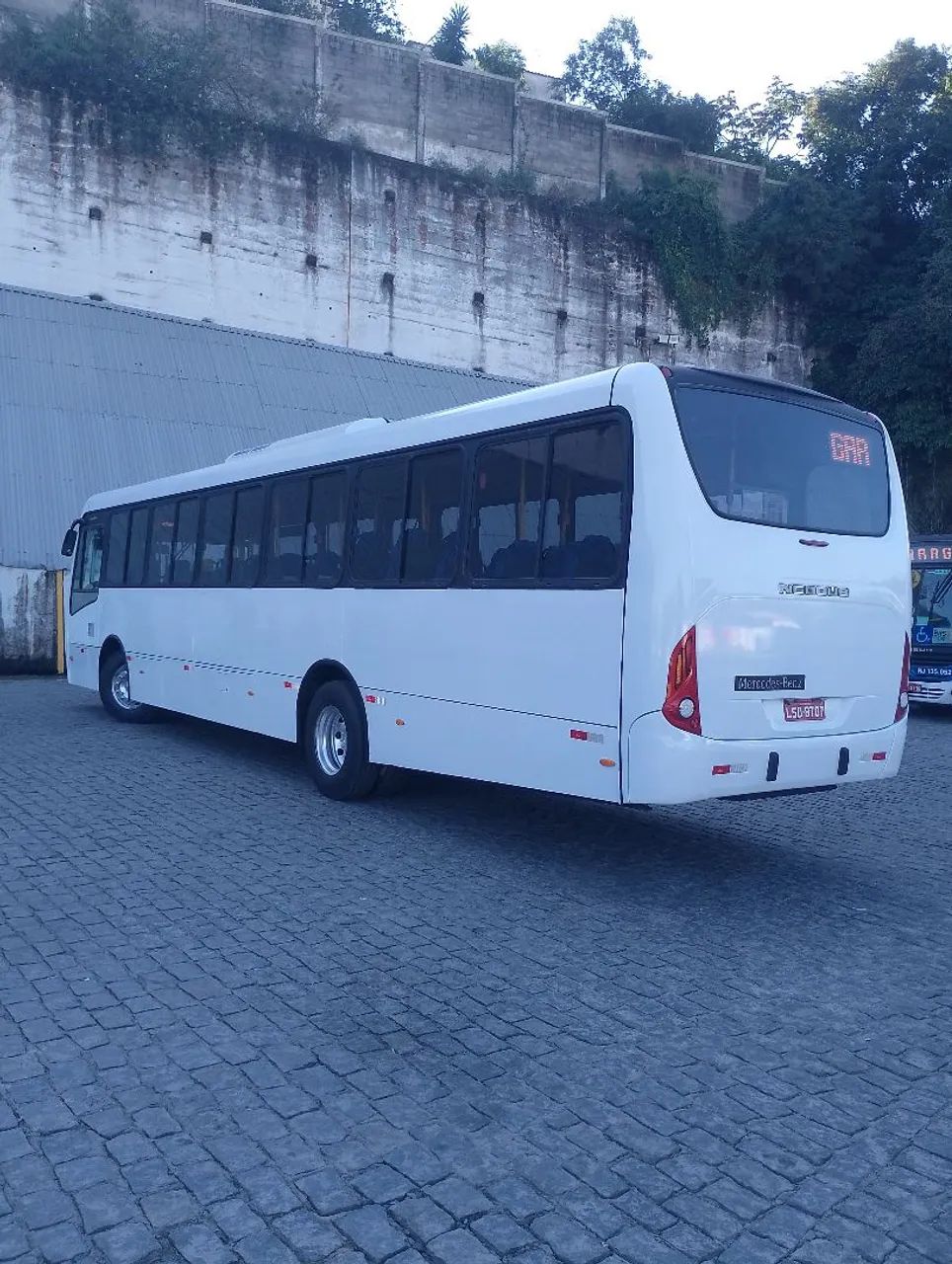 Neobus ano 2015/16 Mercedes 1721, com 42 lugares ar condicionado  - Foto 5