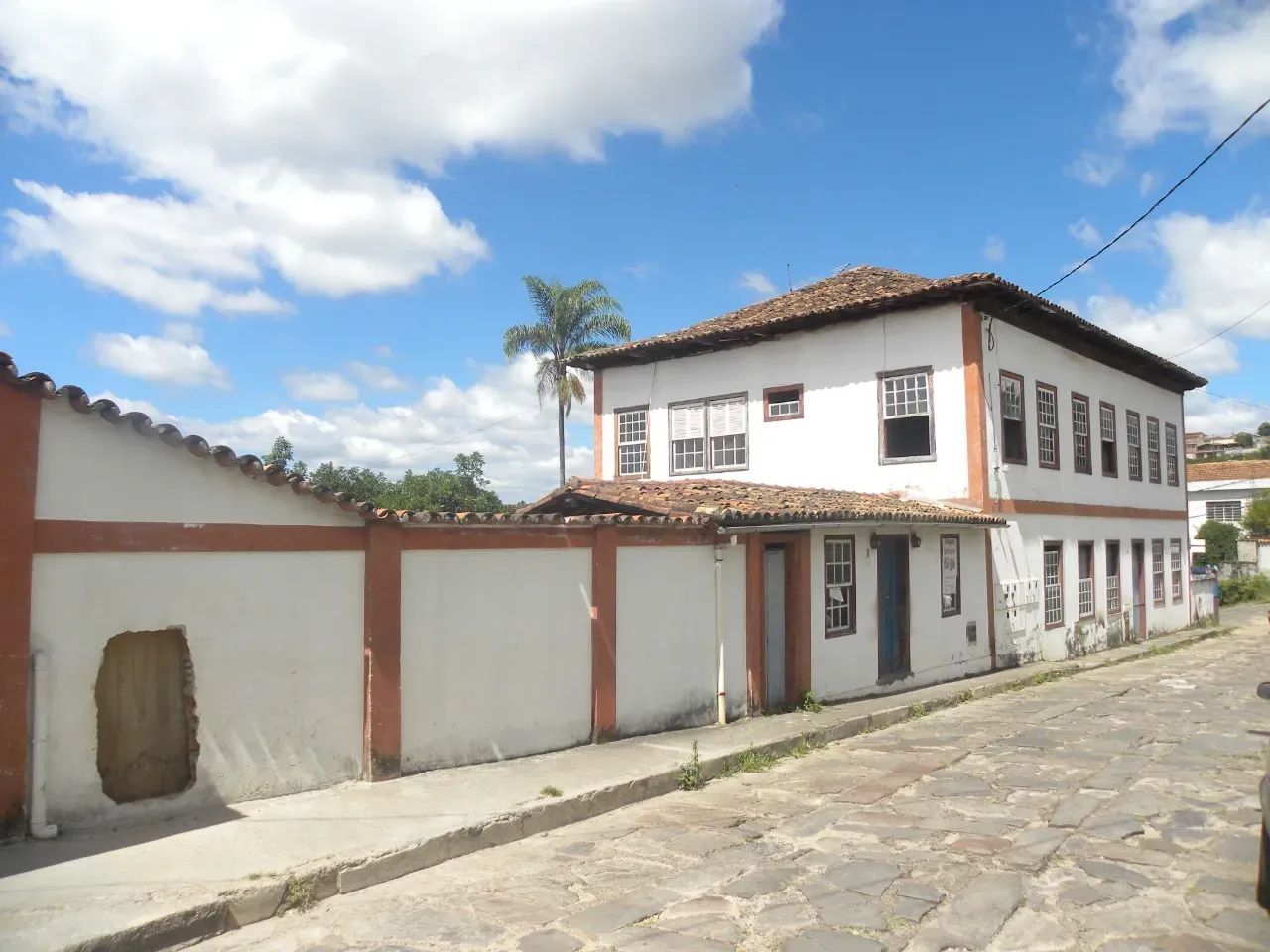 AMPLA POUSADA À VENDA EM ÓTIMA REGIÃO E C/ VISTA ETERNA!!