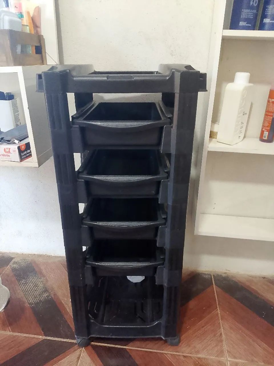 carinho auxiliar de cabeleireira 