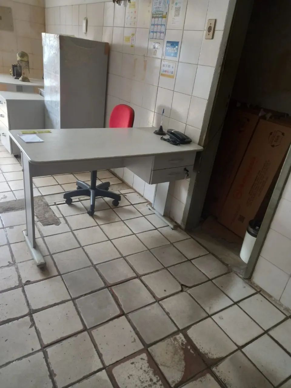 Mesa com 2 gavetas 
