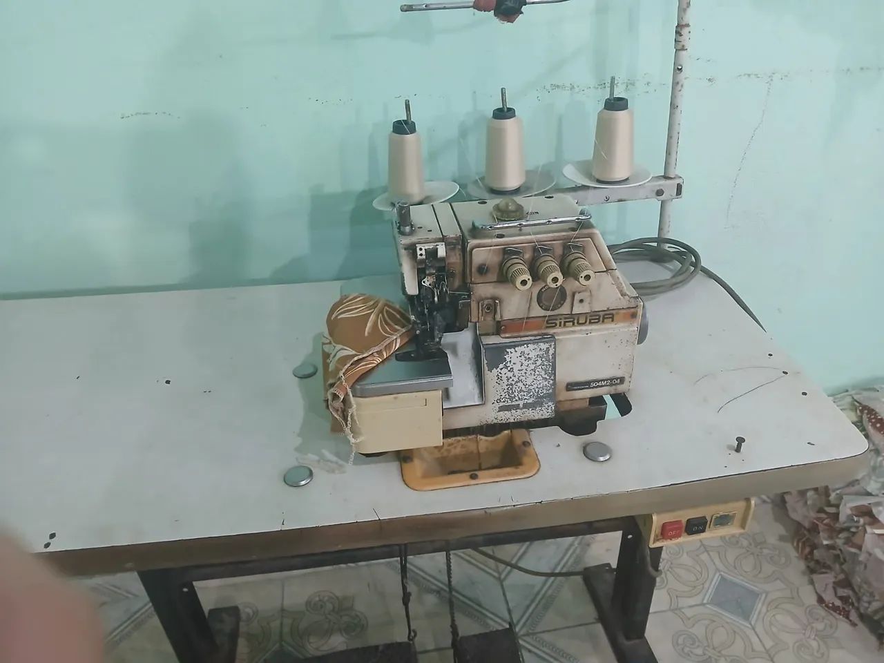 Máquina overloque 