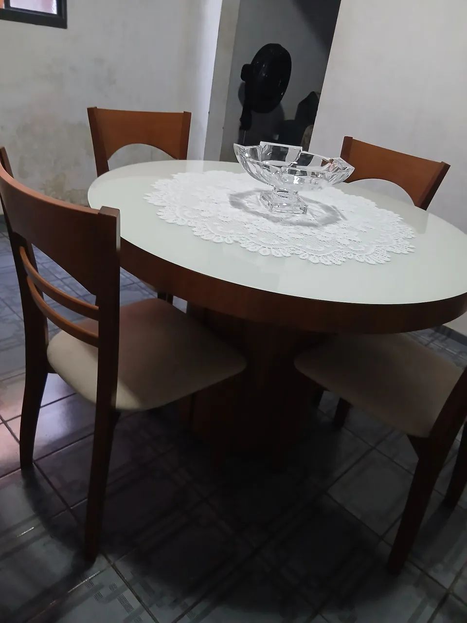 Conjunto de mesa com cadeiras