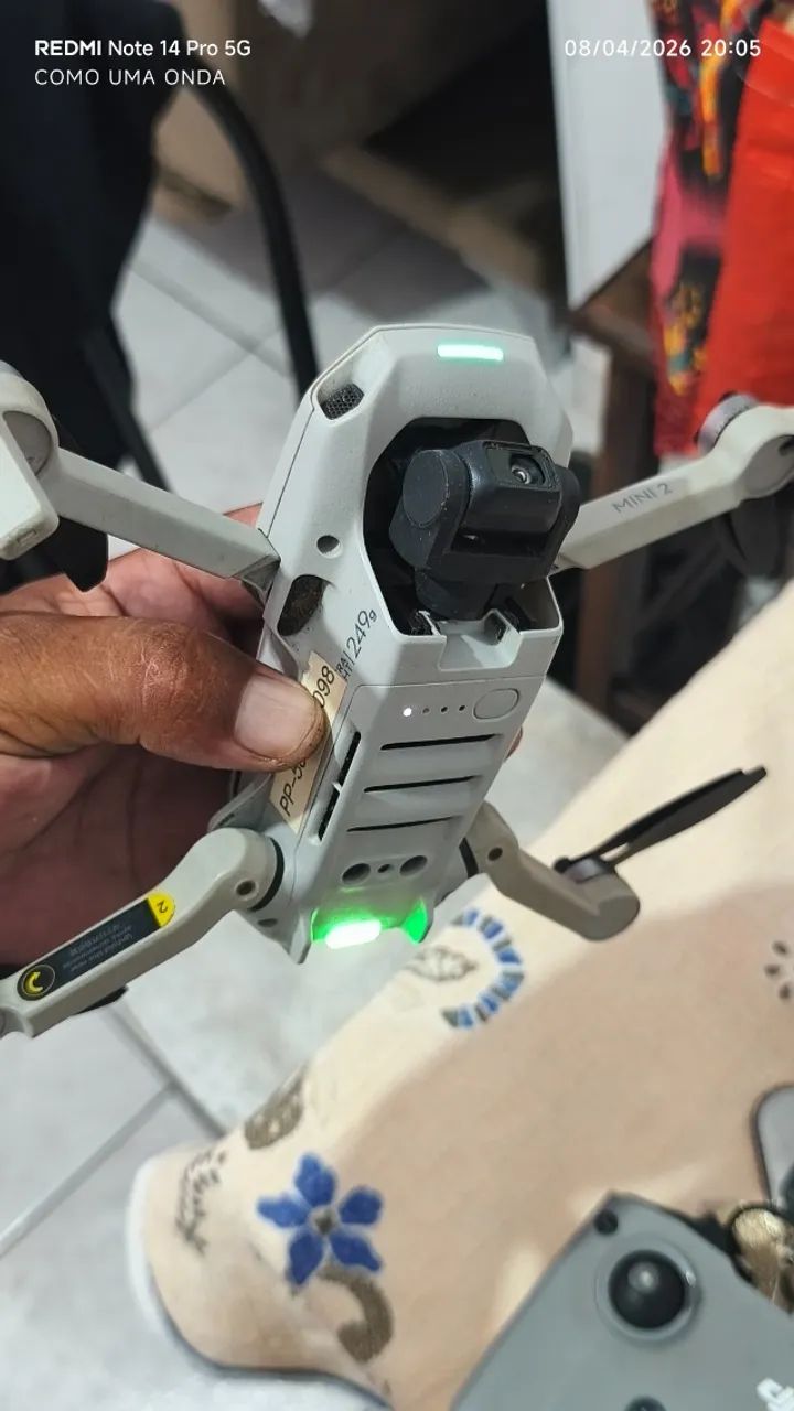 Controle remoto em perfeito estado mais carregador Dji Mini 2 e drone para pçs ou concerto - Foto 5