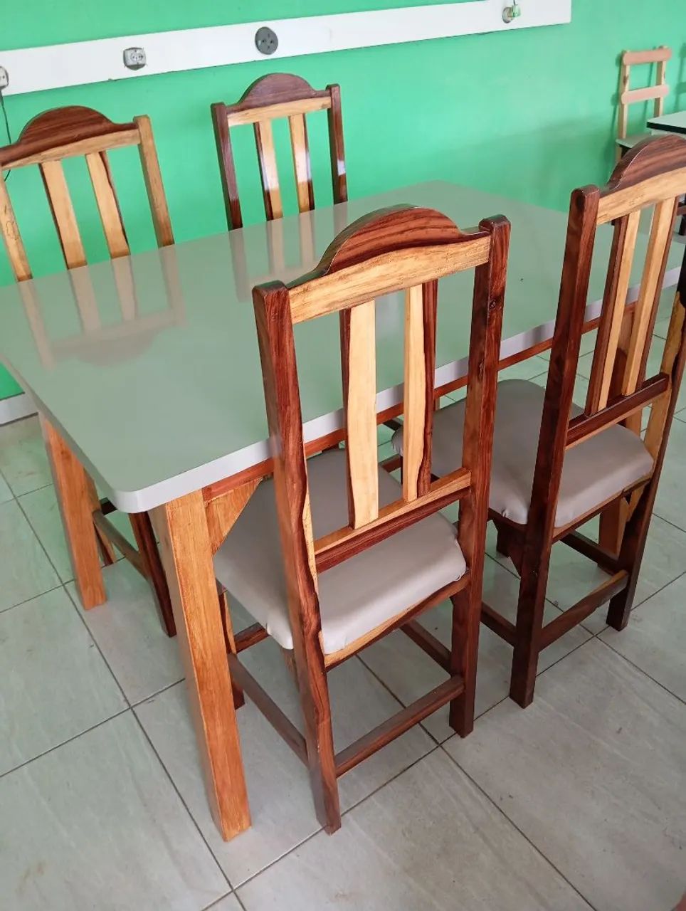 Mesa 4 cadeiras de madeira em Anápolis! - Foto 4