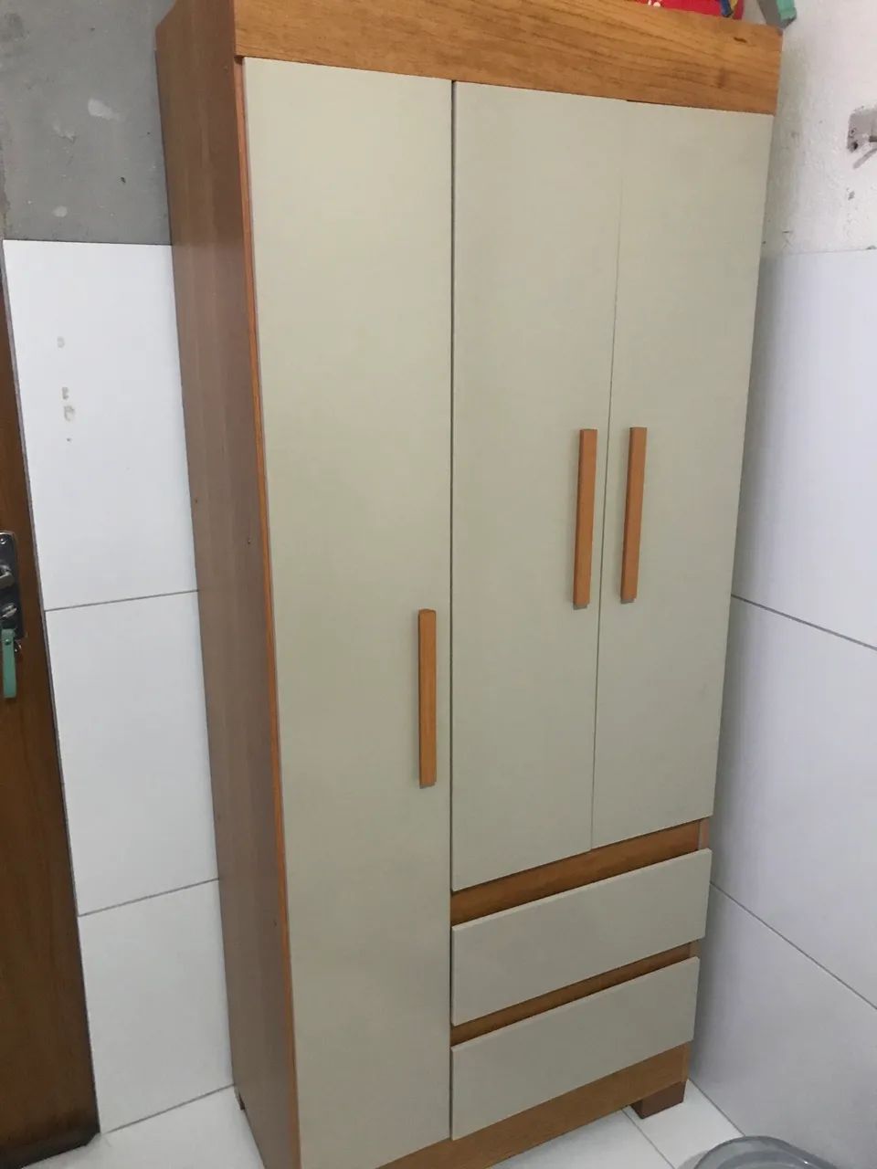 Guarda roupa solteiro 3 portas 2 gavetas - Foto 4