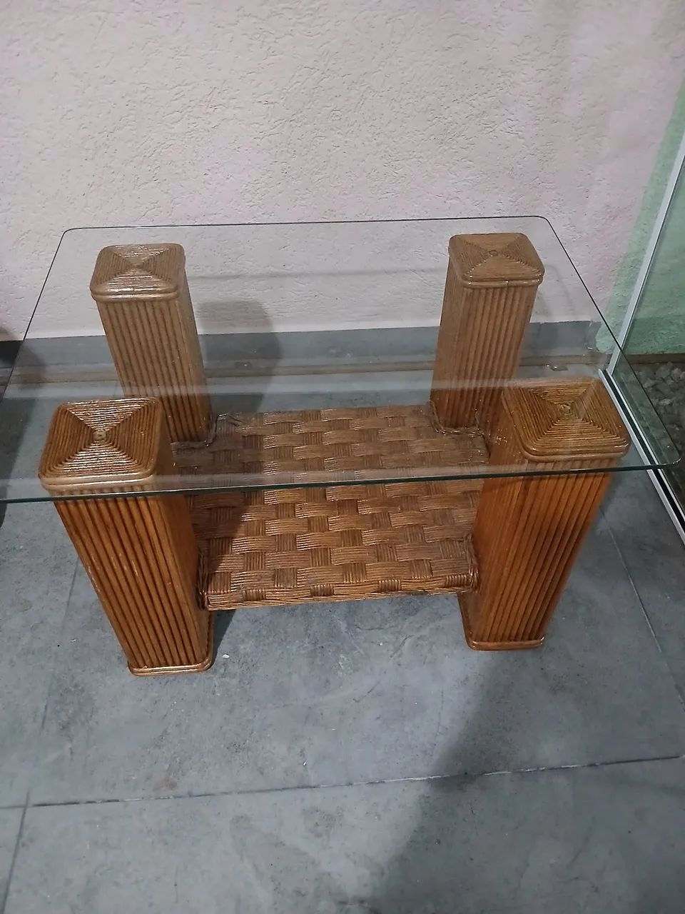 Mesa de bambu com vidro 